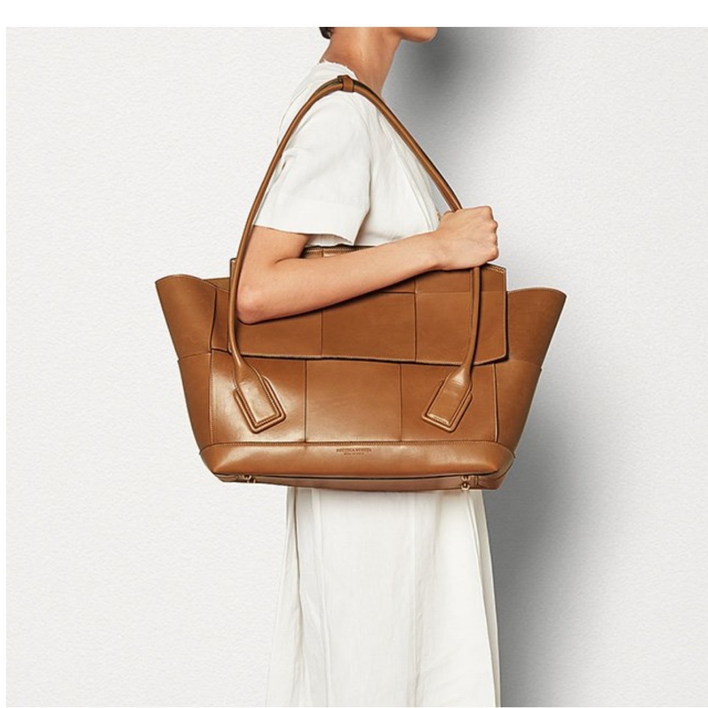 Bottega Veneta  Large Arc